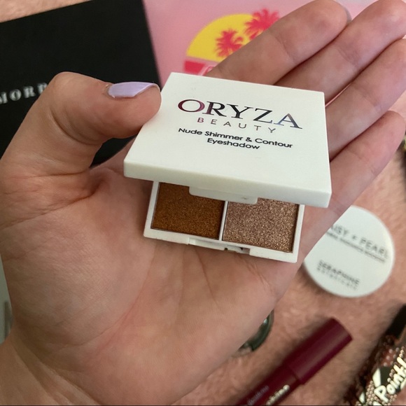 MAKEUP Bundle - Picture 4 of 12